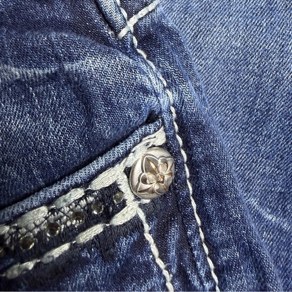 Miss Me Signature Straight Leg Studded Jeans Size 31 - Picture 6 of 6